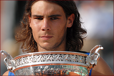 c nadal a mon avis c le meilleur tennisman du monde &eacute; en + il a slm 19ans .....laiss&eacute; d com